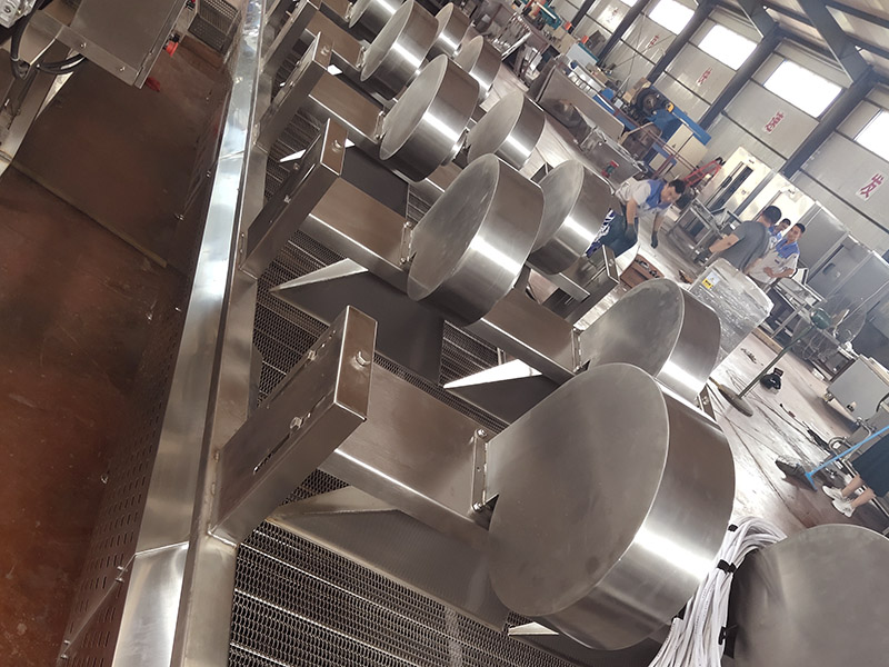 風(fēng)干流水線上的風(fēng)干機