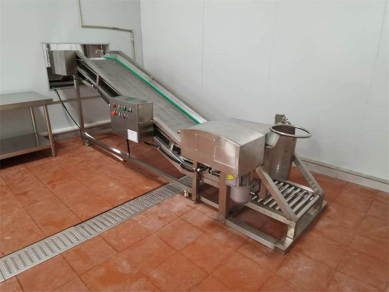 螺螄粉料包酸筍、酸豆角、木耳絲漂燙流水線