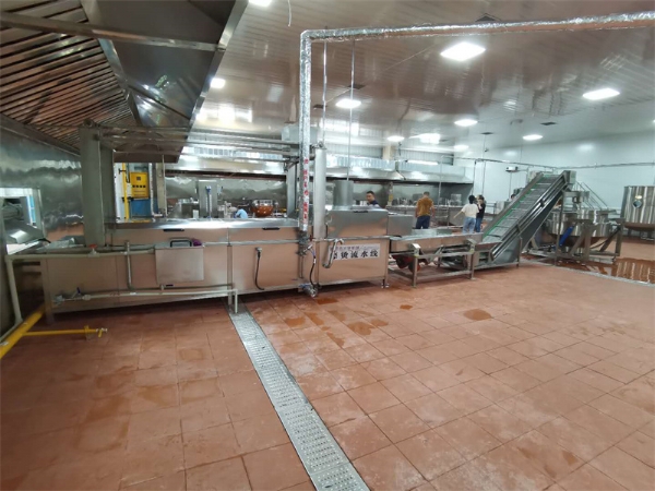 螺螄粉料包酸筍、酸豆角、木耳絲漂燙流水線