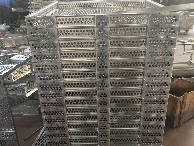 殺 菌鍋?zhàn)詣?dòng)化流水線不銹鋼擺盤(pán)