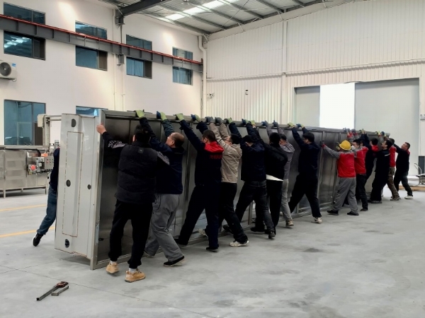 車間協(xié)作:一翻一折見齊心